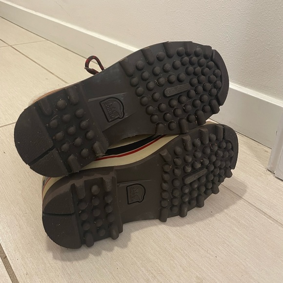 Sorel Women's Caribou Boots size 7 - like new - Picture 4 of 5